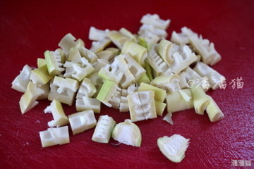 春笋炒蚕豆步骤1