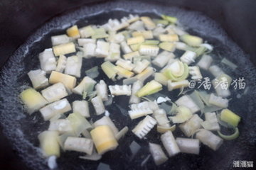 春笋炒蚕豆步骤3