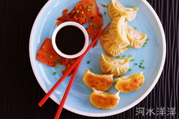 韩风泡菜锅贴的做法