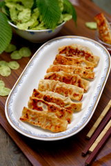 榆钱虾仁锅贴的做法