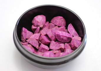 紫薯蒸排骨的做法步骤3