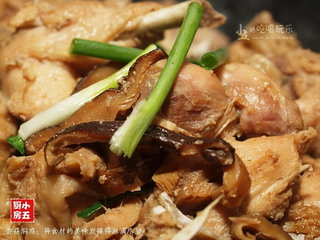 香菇焖鸡的做法