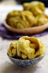 香豆子姜黄花卷的做法