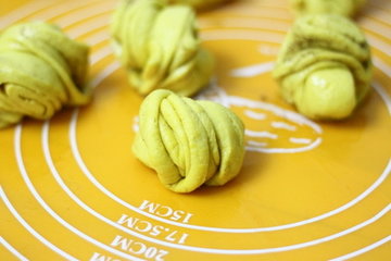 南瓜椒盐花卷的做法步骤9