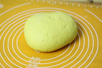 南瓜椒盐花卷的做法步骤1