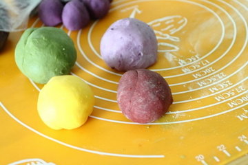 冰皮月饼的做法及配方的做法步骤2