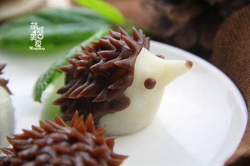 小刺猬冰皮月饼