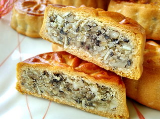 广式莲蓉五仁月饼的做法步骤