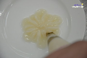 清汤鱼芙蓉步骤6