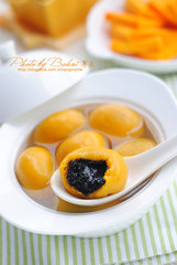 南瓜黑芝麻汤圆