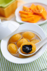 南瓜黑芝麻汤圆