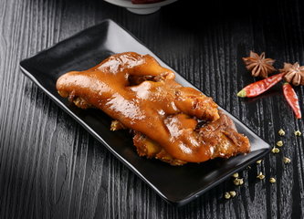 胭脂菜为什么能与猪蹄或母鸡同吃2