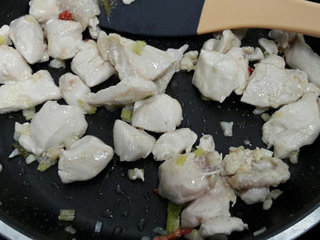 蒜香鸡肉黄金蛋炒饭5