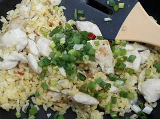 蒜香鸡肉黄金蛋炒饭7