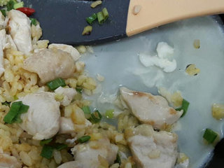 蒜香鸡肉黄金蛋炒饭8