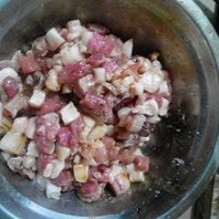 藕丁炒肉的做法图文步骤讲解1