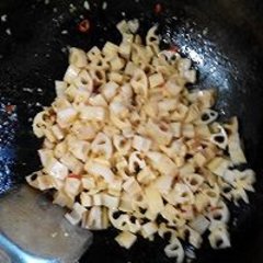 藕丁炒肉的做法图文步骤讲解6