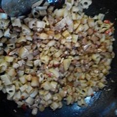 藕丁炒肉的做法图文步骤讲解7