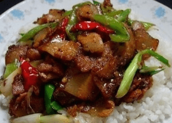 回锅肉盖浇饭的做法