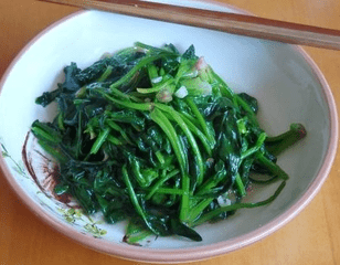 记住这“3点”，不管炒什么蔬菜，炒好的菜叶绿的发亮3