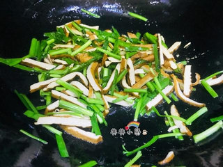 它能杀菌消炎，还能保障你的肠道，换季就炒一盘！4