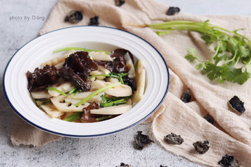 此菜爽脆滑口，女人常吃可益气补血，不想当黄脸婆的千万别放过1