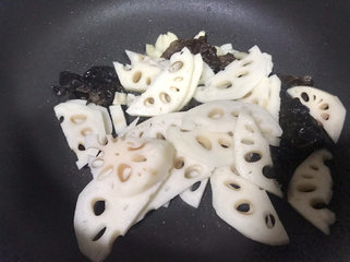 此菜爽脆滑口，女人常吃可益气补血，不想当黄脸婆的千万别放过7