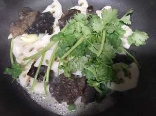 此菜爽脆滑口，女人常吃可益气补血，不想当黄脸婆的千万别放过8