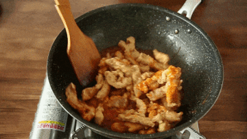 大厨总结4个炒肉技巧，不管炒什么肉，只要这样做，肉更鲜嫩入味1