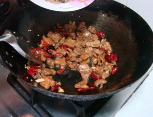 大厨总结4个炒肉技巧，不管炒什么肉，只要这样做，肉更鲜嫩入味4