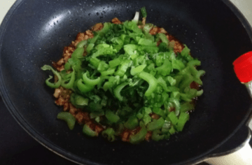 吃起来就没够，麻辣驱寒，天冷倍爱这菜，下班回来吃最好7