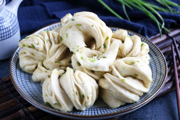 女儿就馋我做的面食，不用酵母不用二发，蓬松柔软1