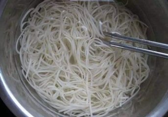 冬季减肥不要吃错了：米饭和面条哪个的热量高，更容易发胖？5