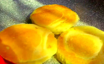 一盒牛奶两个鸡蛋，3分钟学会蛋奶酥做法，香甜蓬松比蛋糕还好吃4