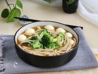 天气寒冷，给孩子做热乎乎一碗早餐，一上午精力充足！2