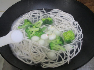 天气寒冷，给孩子做热乎乎一碗早餐，一上午精力充足！6