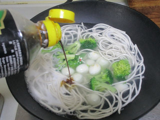 天气寒冷，给孩子做热乎乎一碗早餐，一上午精力充足！7