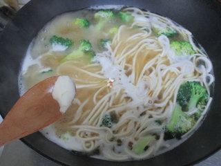 天气寒冷，给孩子做热乎乎一碗早餐，一上午精力充足！8