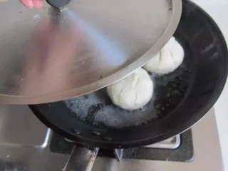 喝过“汽水”的包子，还没出锅，就能闻到香，金黄香脆！5