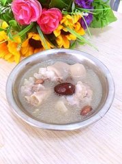 炖猪蹄汤时，千万不要直接炖！如果少了这1步，猪蹄臭味非常重1