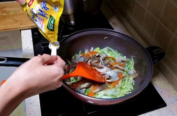 白菜最新做法：不炖豆腐, 不凉拌, 不放一块肉, 比吃肉香, 特解馋7