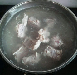 很多人都做错了：炖骨头第一步还在焯水？难怪汤不白，还没营养3