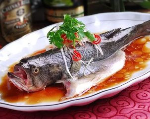 很多人做错：蒸鲈鱼，用热水还是冷水？1