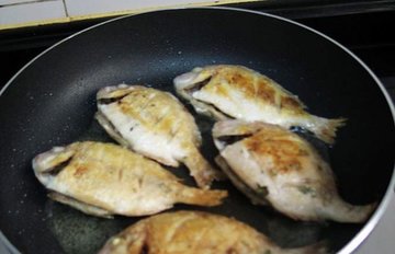 煎鱼的做法6