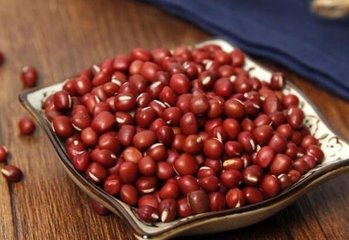 辅助食疗贫血，除湿气：红薯红豆粥2