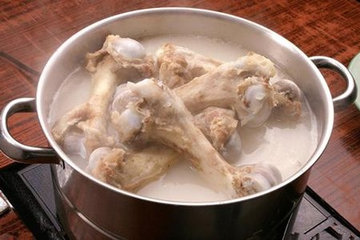 放错了“水”的补钙大骨汤，汤色不白肉不鲜美2