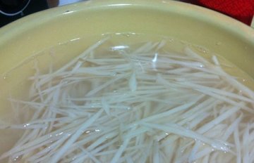 莲菜饺子馅的做法1