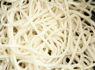 别再煮着吃面条，做成早餐煎饼，香脆可口，连吃3块，太美味了4！