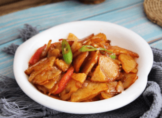 多“一步”贼香，入冬后我家就爱这样吃土豆，酸辣开胃又暖身