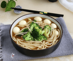 天气寒冷，给孩子做热乎乎一碗早餐，一上午精力充足！